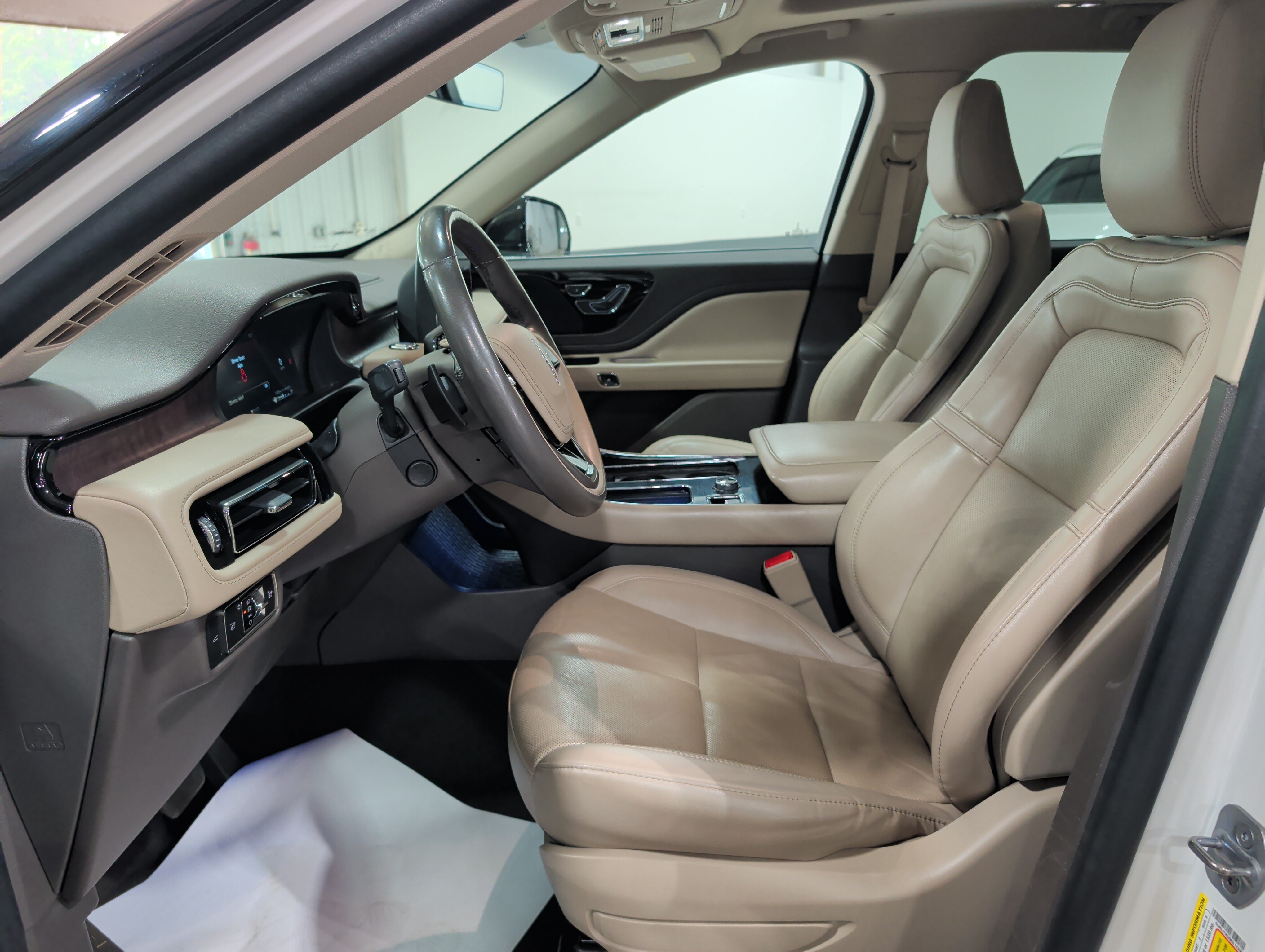 Used 2022 Lincoln Aviator Reserve w/ Elements Package Plus AWD/4WD image 8