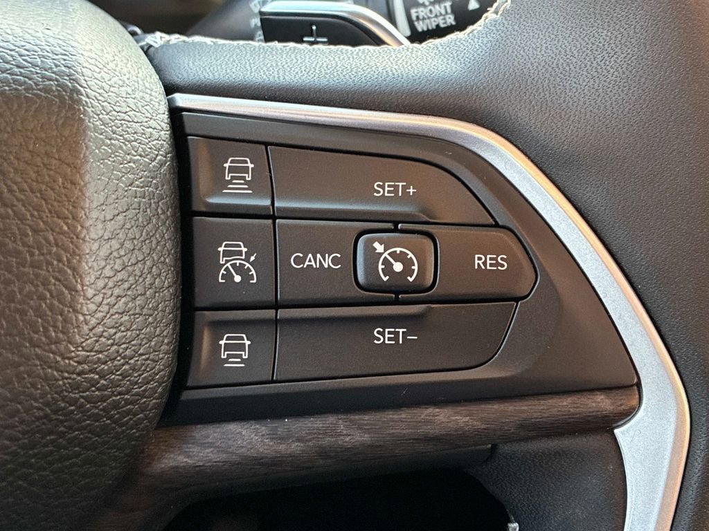 Used 2023 Jeep Grand Cherokee 4WD 4xe w/ Luxury Tech Group II image 26