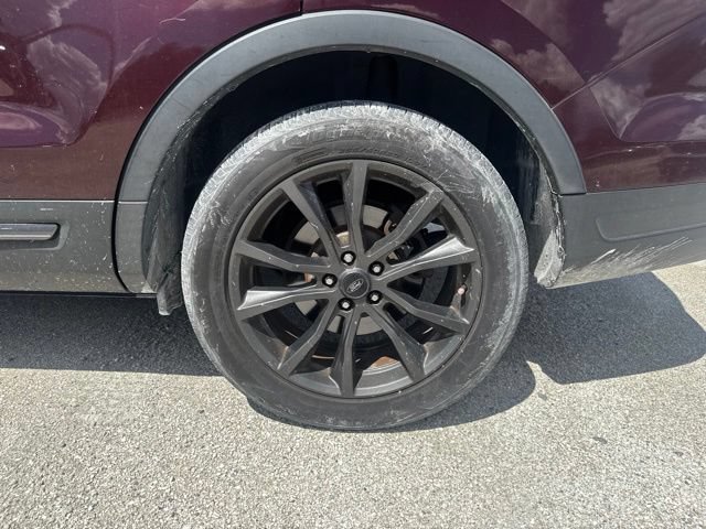 Used 2018 Ford Explorer XLT w/ Equipment Group 202A FWD image 9