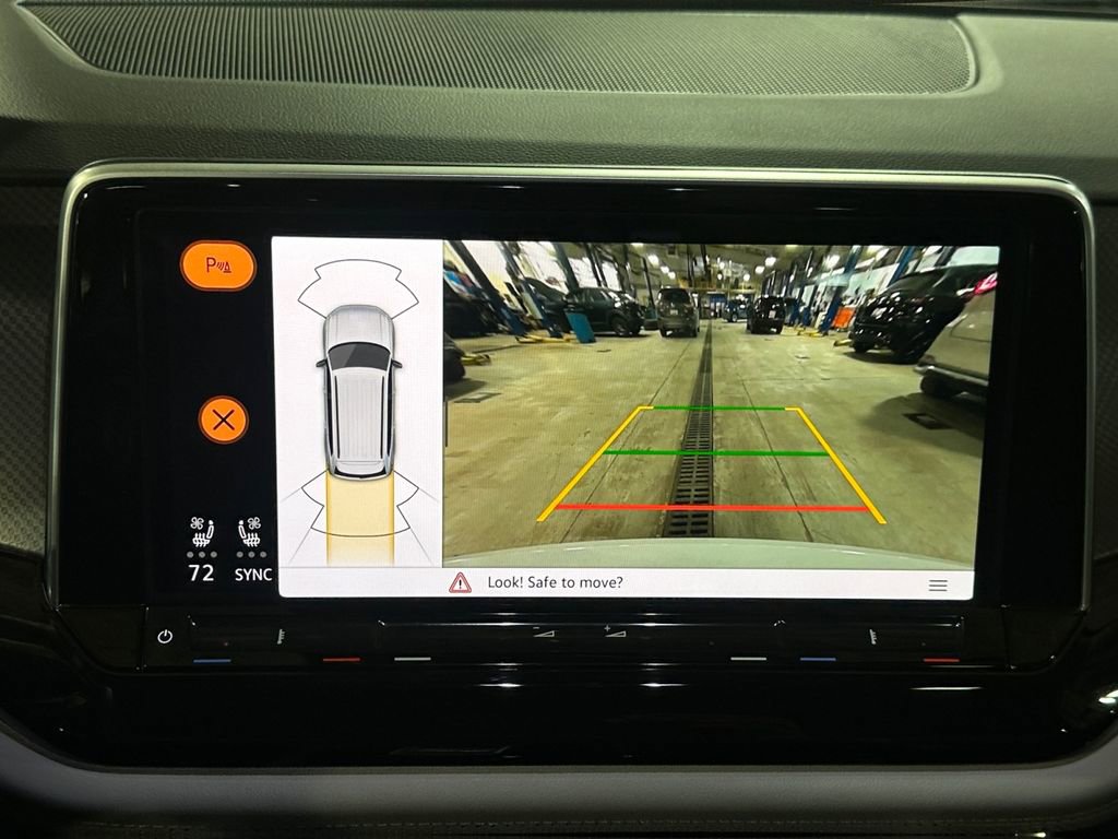 Used 2025 Volkswagen Atlas Peak Edition SE image 17