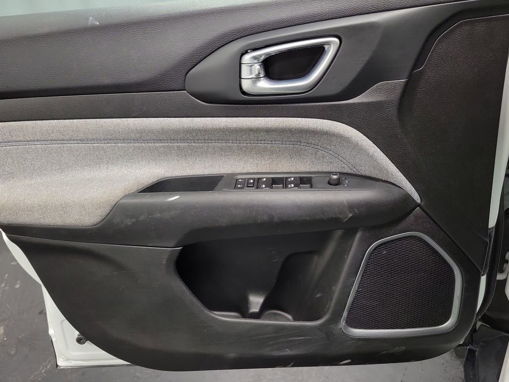 Used 2024 Jeep Compass Latitude image 22