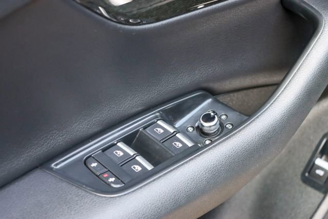 Used 2018 Audi Q7 3.0T Prestige w/ Prestige Package image 21