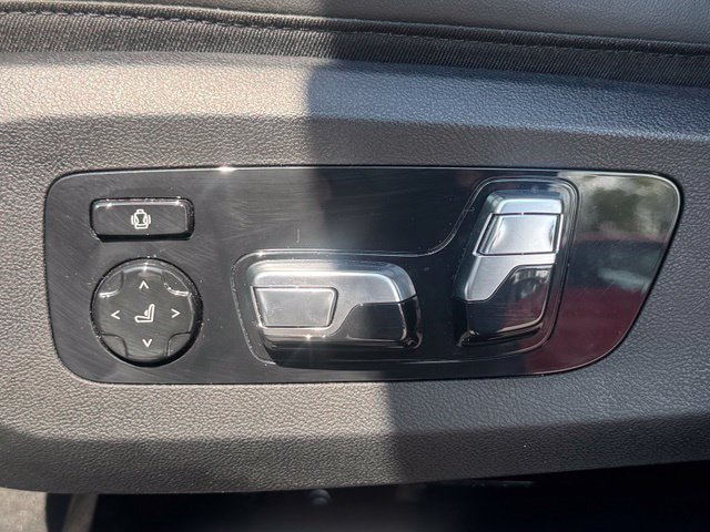 Certified 2025 BMW X7 xDrive40i w/ M Sport Package AWD/4WD image 15