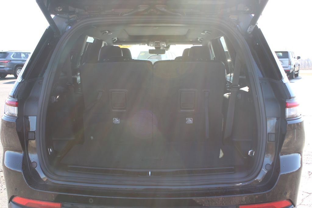 Used 2024 Jeep Grand Cherokee L Limited w/ Luxury Tech Group II image 16