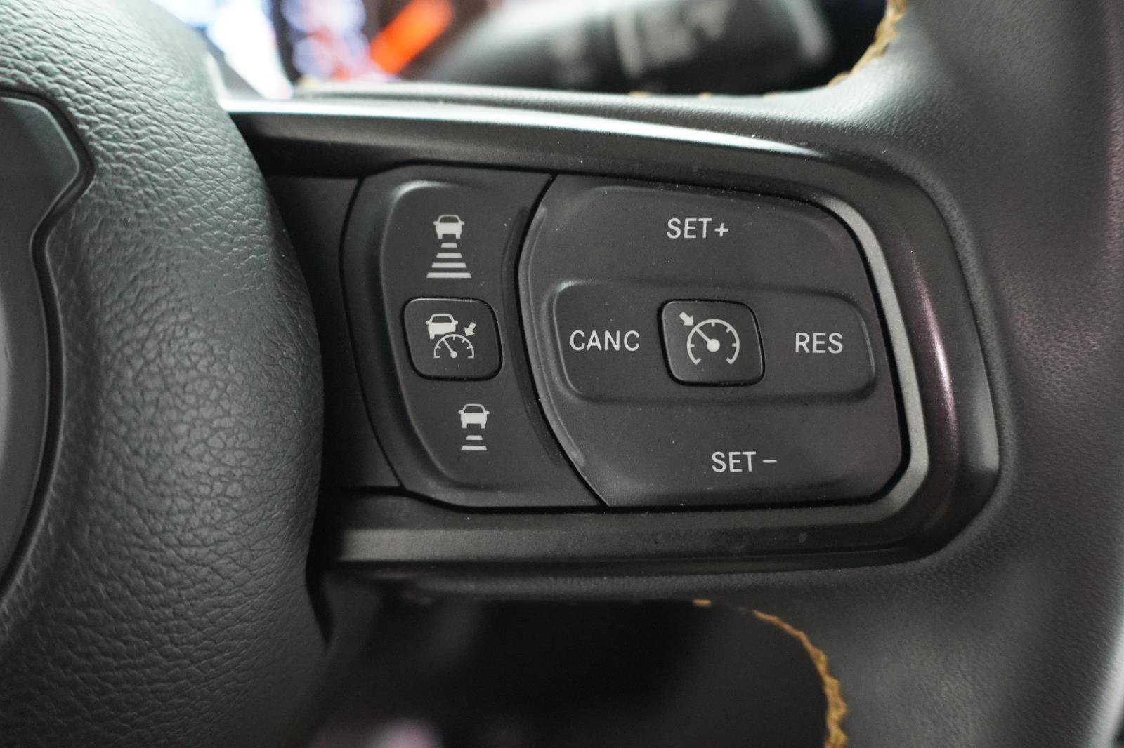 Used 2024 Jeep Gladiator Sport AWD/4WD image 13