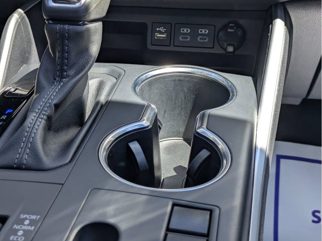 Used 2025 Toyota Highlander LE FWD image 16