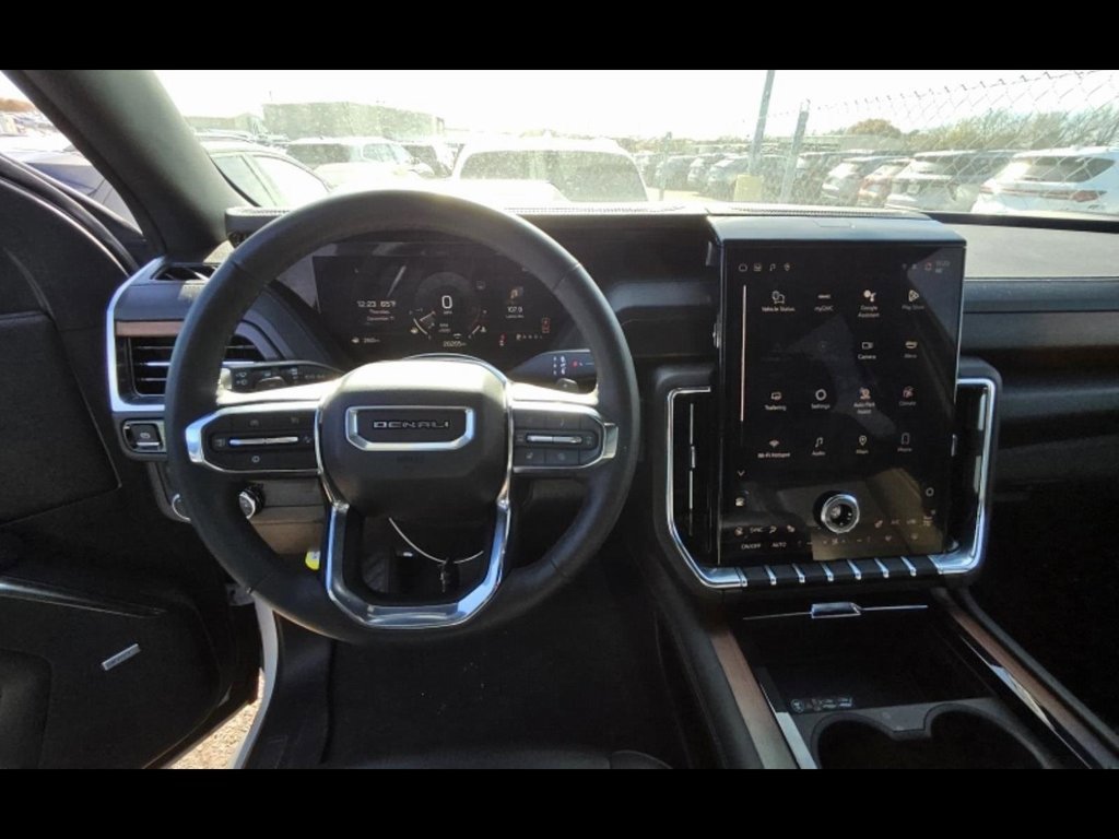 Certified 2025 GMC Yukon Denali image 2