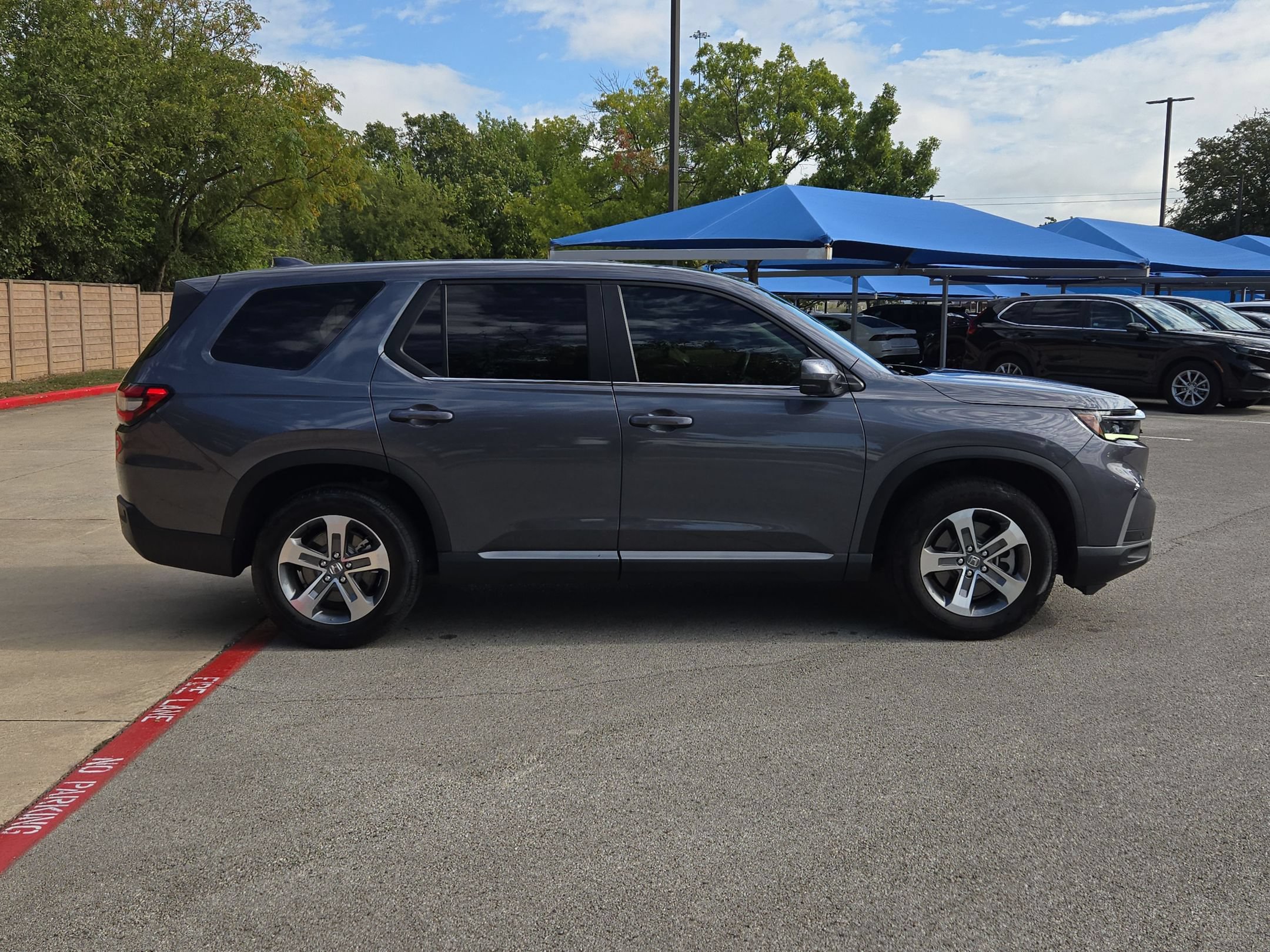 Used 2025 Honda Pilot EX-L image 2