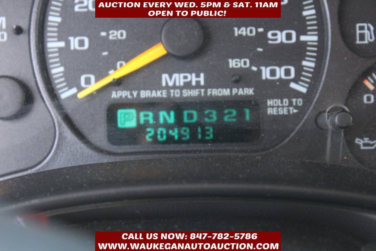 Used 2000 Chevrolet Suburban LT w/ LT Preferred Equipment Group AWD/4WD image 9