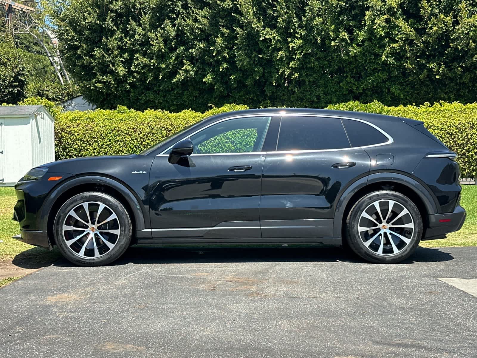 New 2026 Porsche Cayenne Electric AWD/4WD image 2