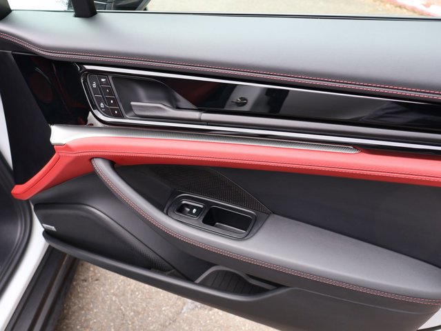 Used 2025 Porsche Panamera 4 image 25