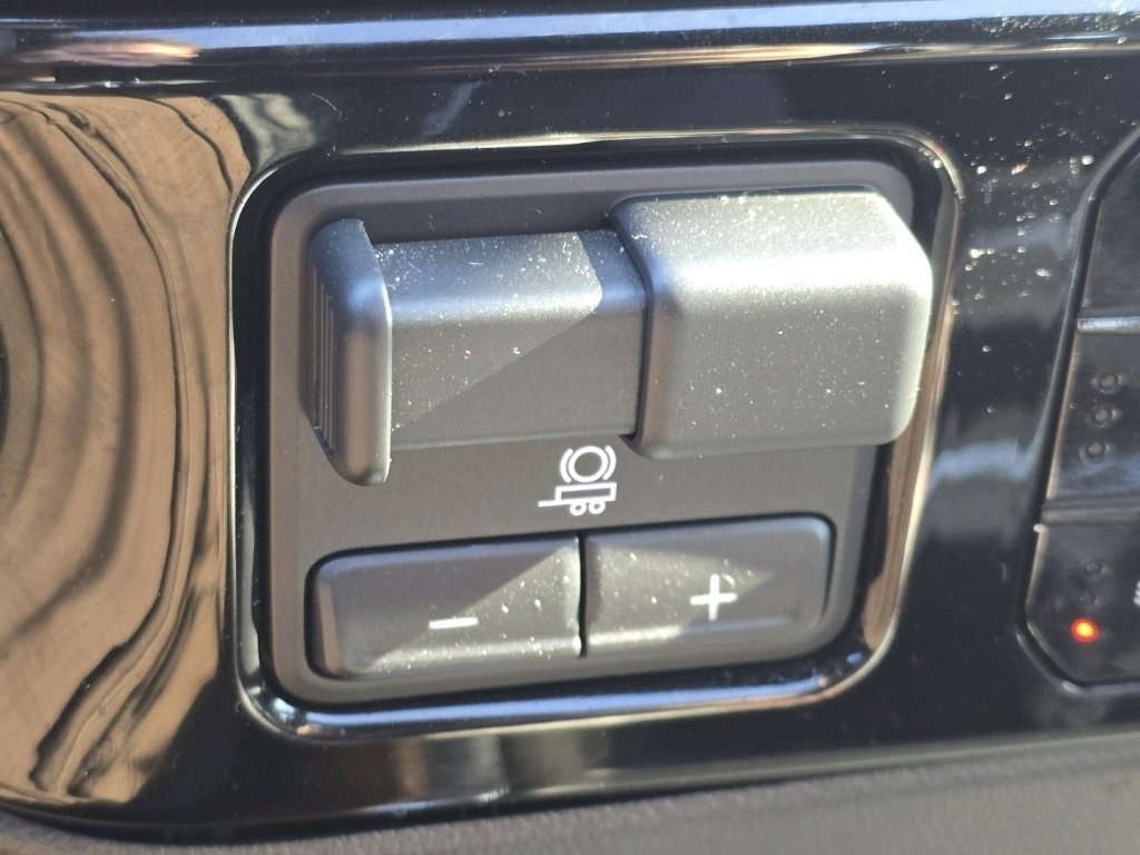 Certified 2024 Chevrolet Silverado 3500 High Country w/ High Country Premium Package image 31