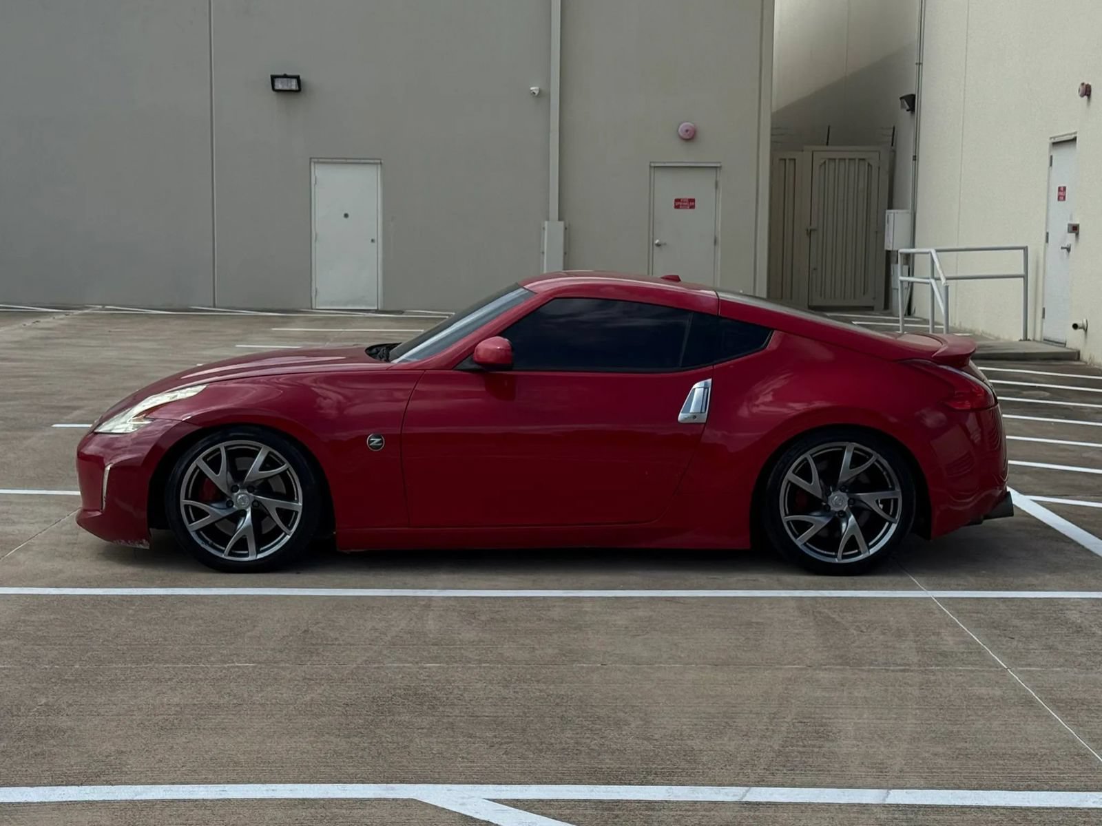 Used 2016 Nissan 370Z Coupe RWD image 4