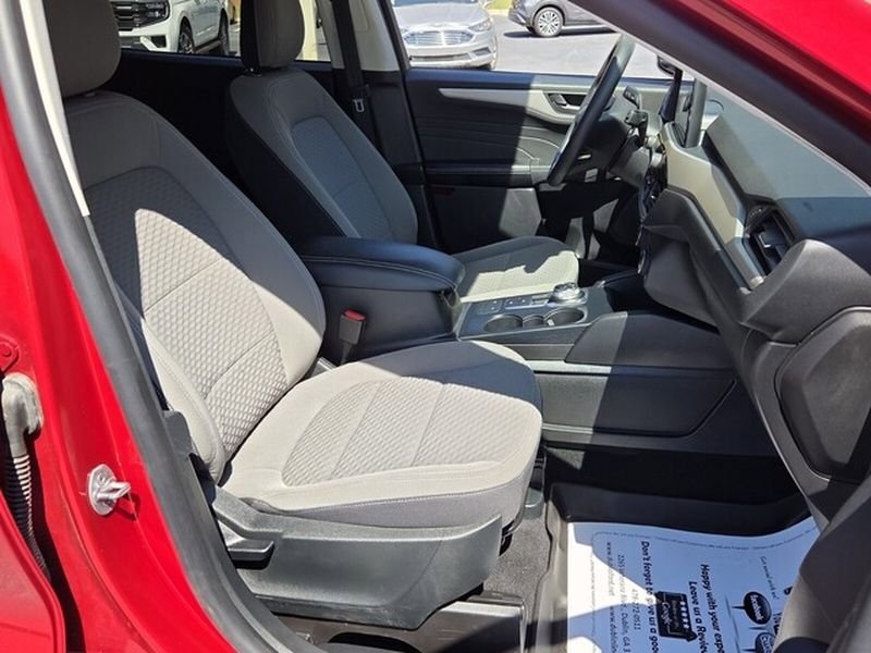 Used 2022 Ford Escape SE w/ SE Sport Appearance Package image 17