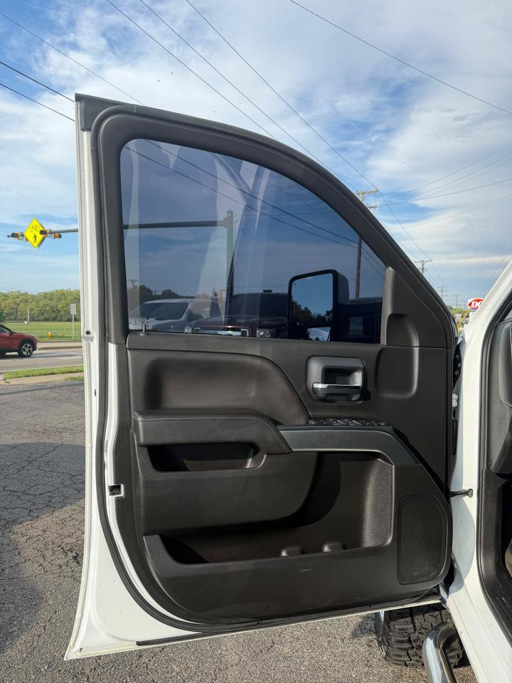 Used 2018 Chevrolet Silverado 2500 LT AWD/4WD image 16