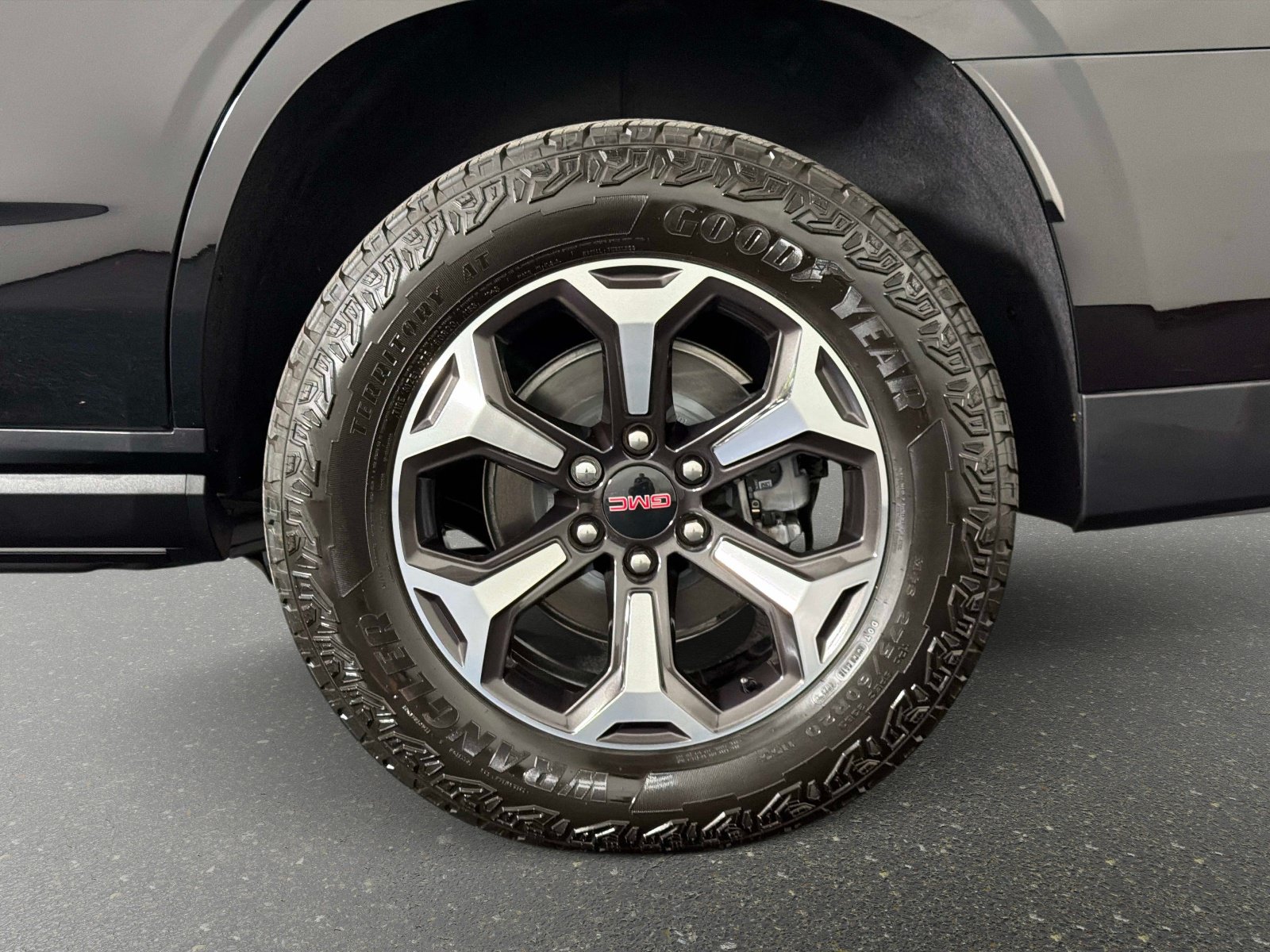 Used 2026 GMC Yukon AT4 Ultimate w/ LPO, Floor Liner Package AWD/4WD image 12
