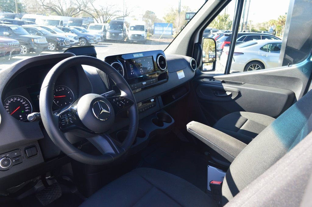 Used 2025 Mercedes-Benz Sprinter 2500 image 4