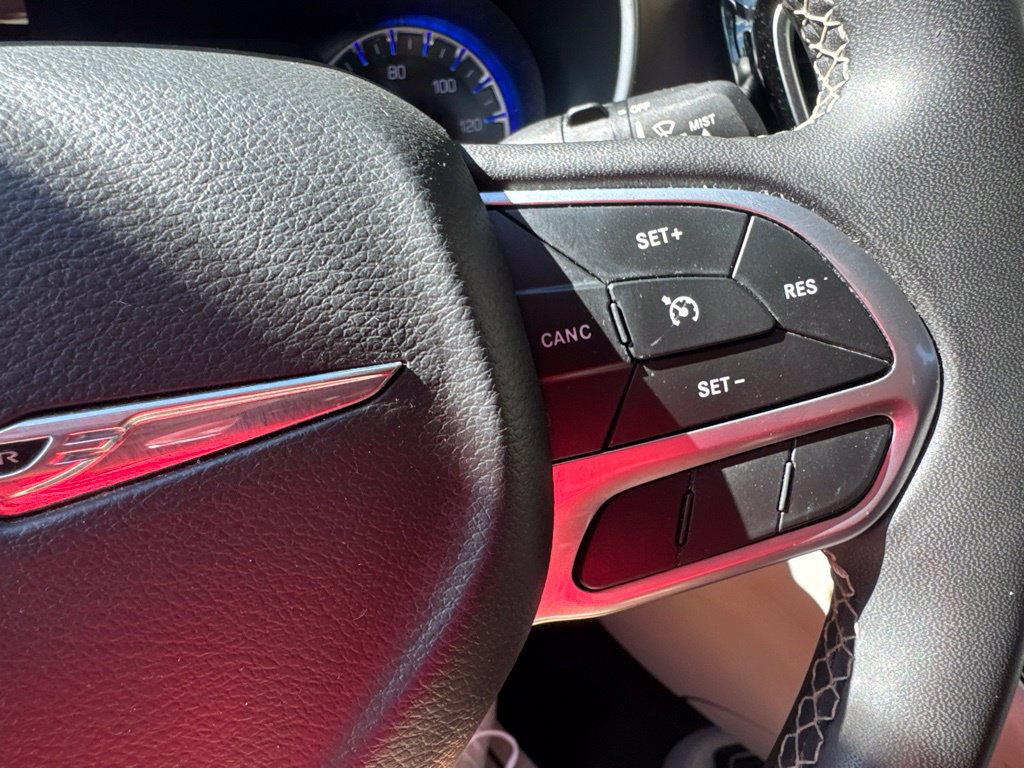 Used 2022 Chrysler Voyager LX FWD image 21