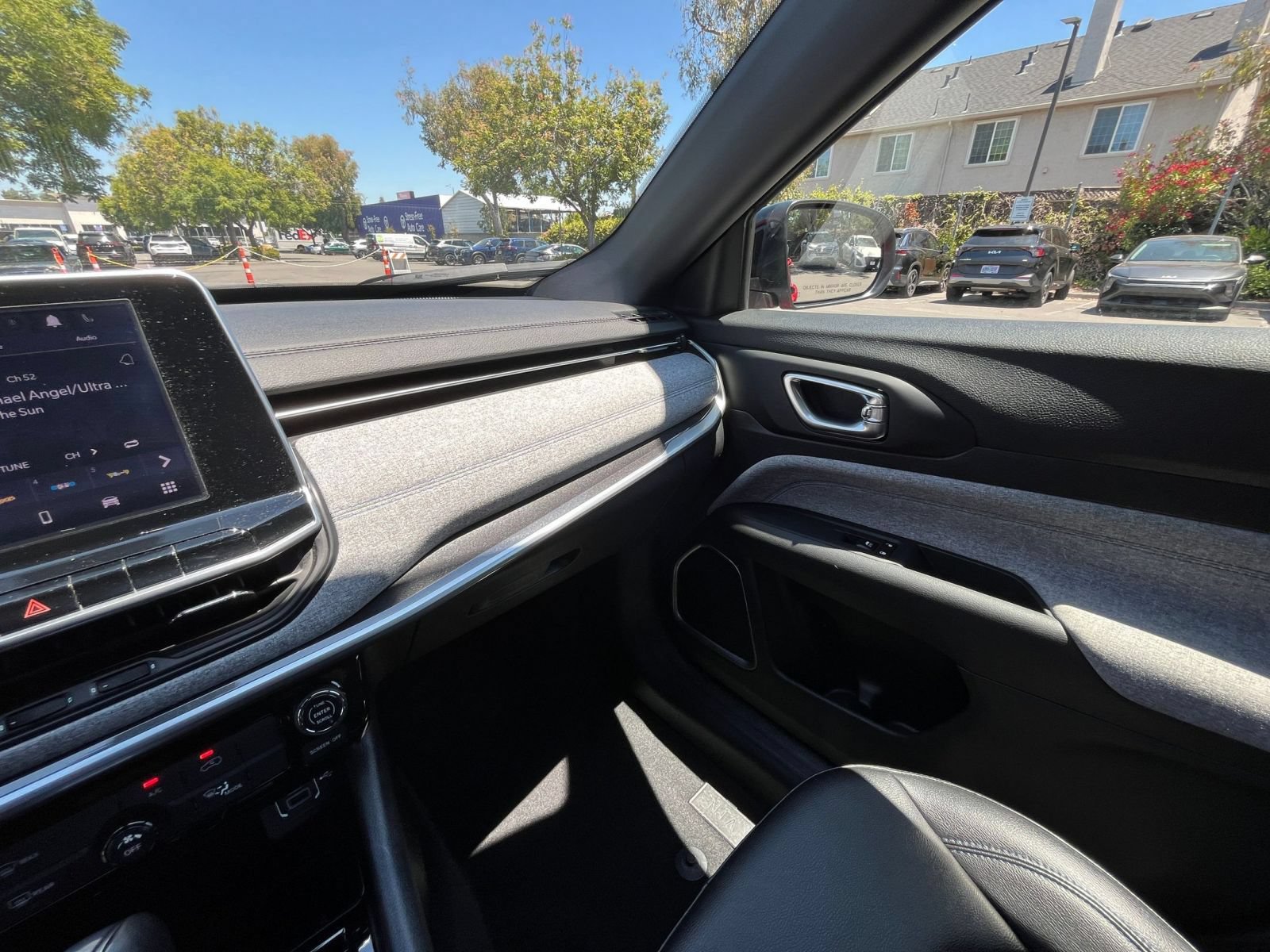 Used 2025 Jeep Compass Latitude AWD/4WD image 34