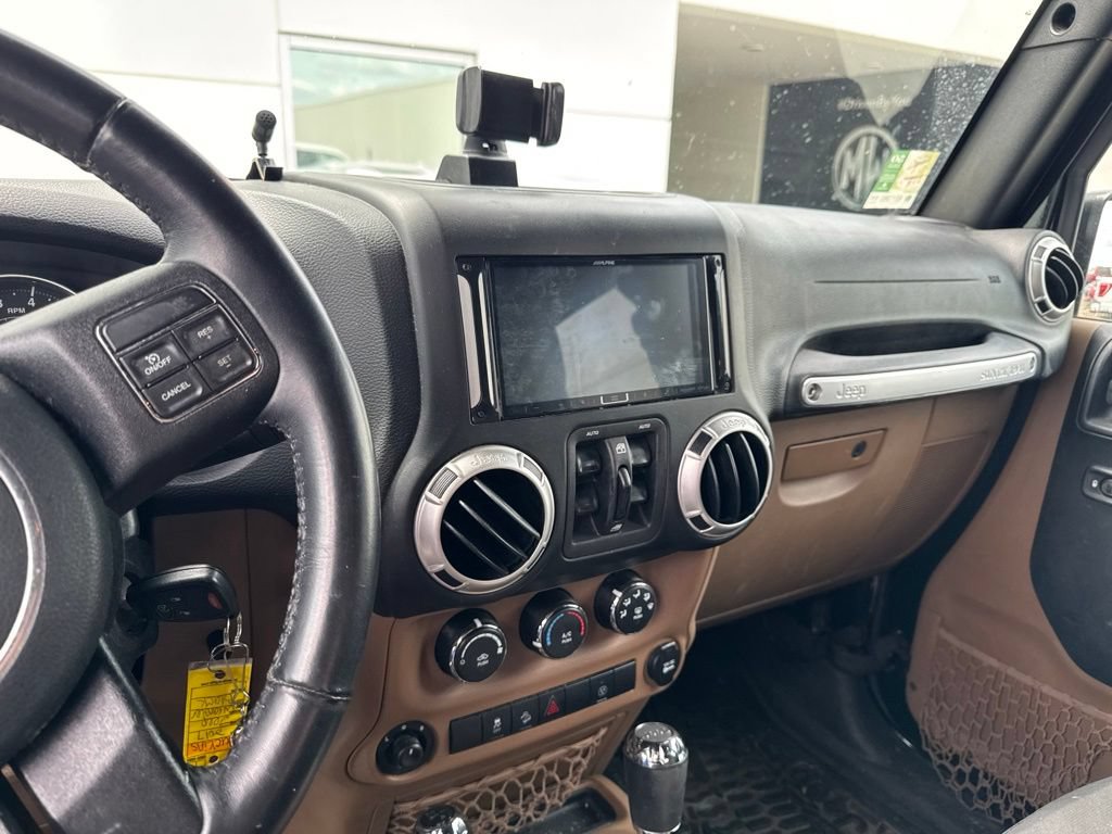Used 2017 Jeep Wrangler Unlimited Rubicon w/ Connectivity Group AWD/4WD image 5