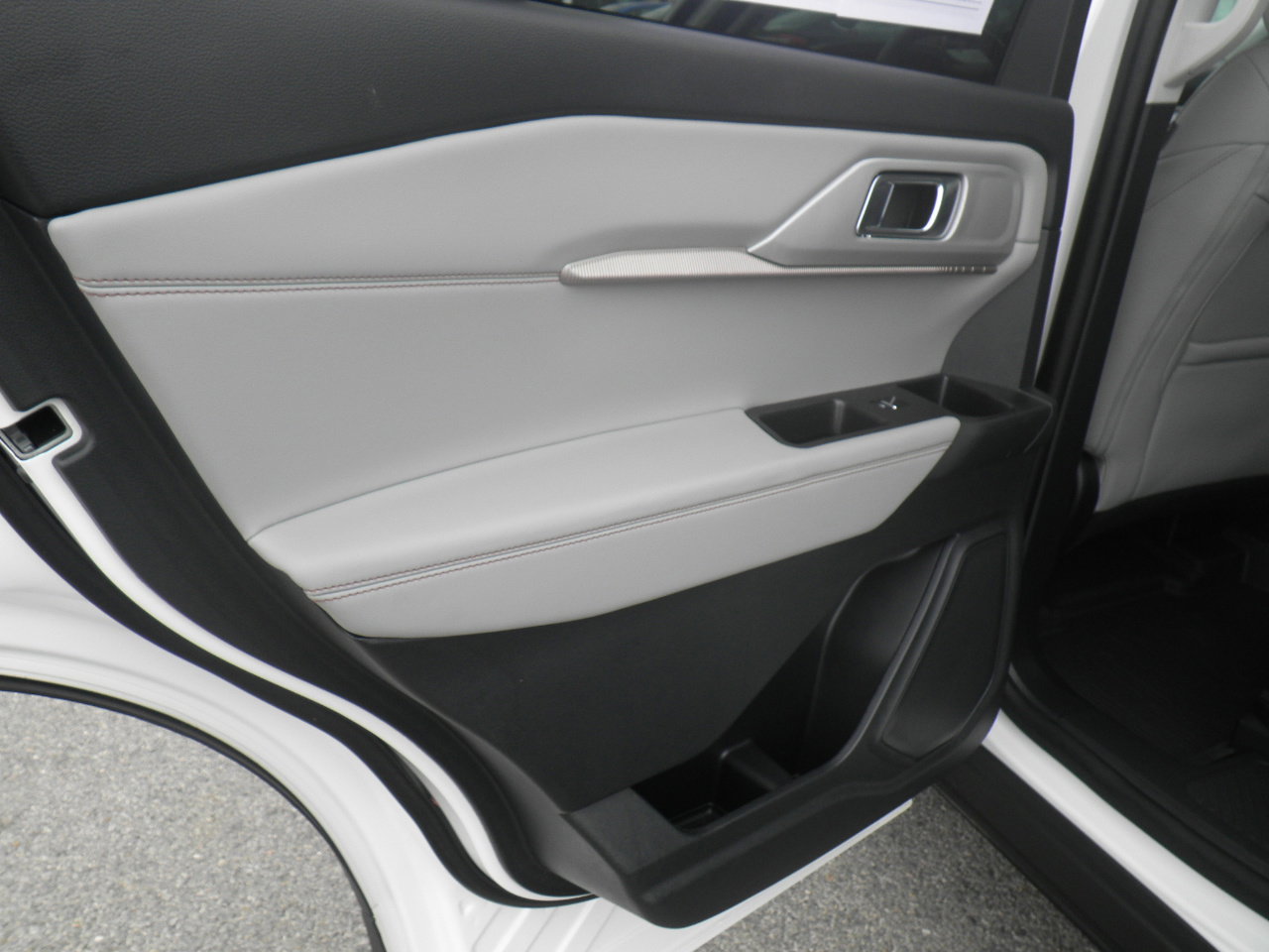 Certified 2025 Ford Explorer Active w/ Active Comfort Package image 17