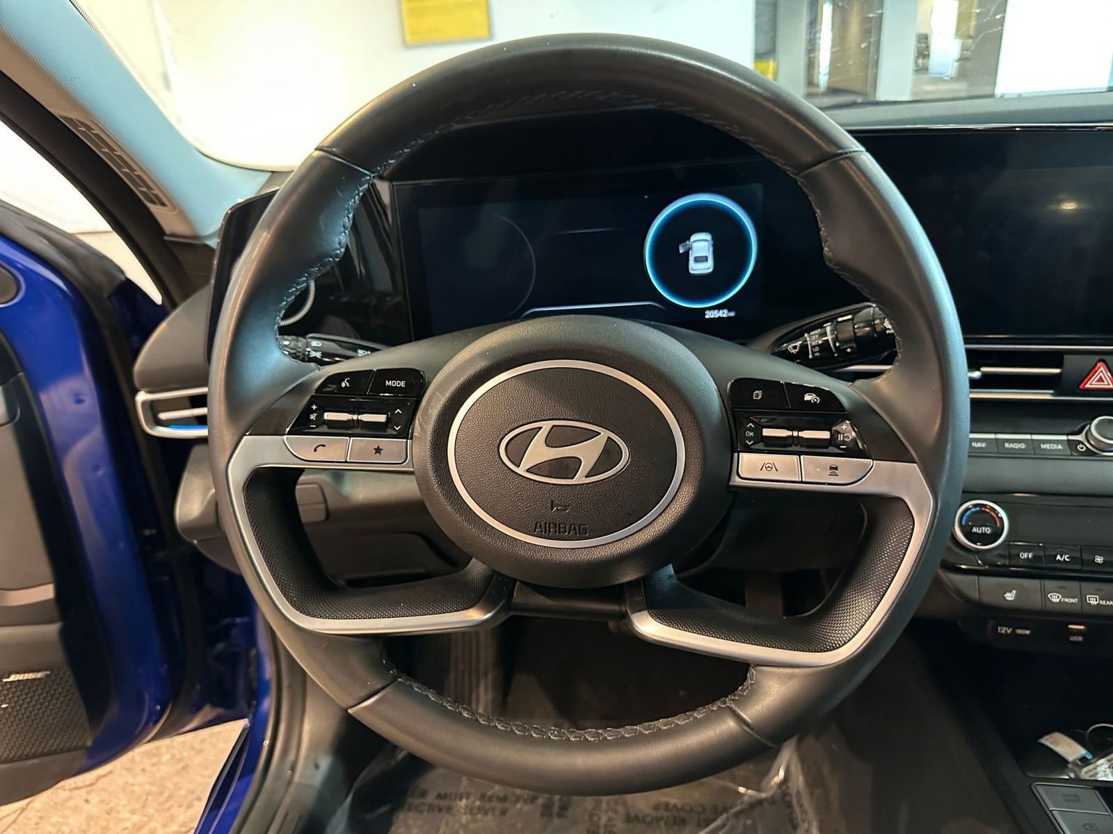 Used 2025 Hyundai Elantra Limited image 27