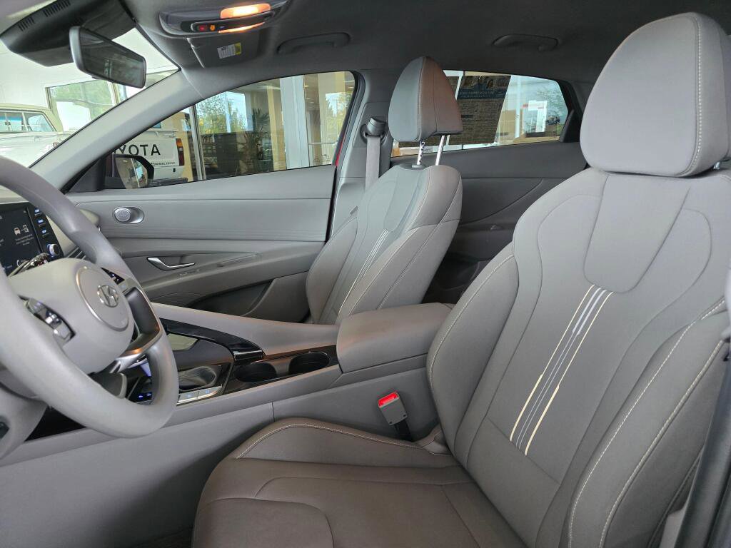 Used 2023 Hyundai Elantra Blue FWD image 21