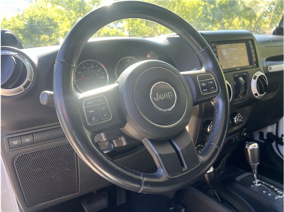 Used 2013 Jeep Wrangler Unlimited Rubicon w/ Connectivity Group AWD/4WD image 18