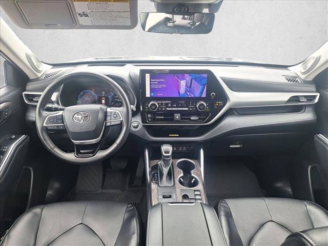 Used 2023 Toyota Highlander Platinum AWD/4WD image 16