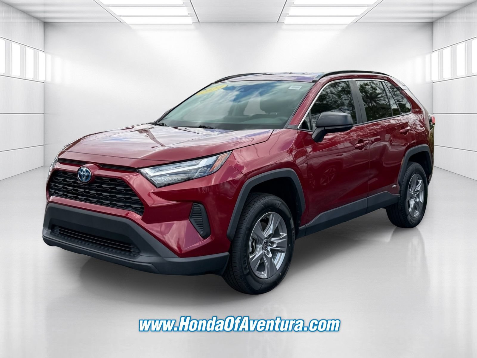 Used 2024 Toyota RAV4 LE AWD/4WD image 3