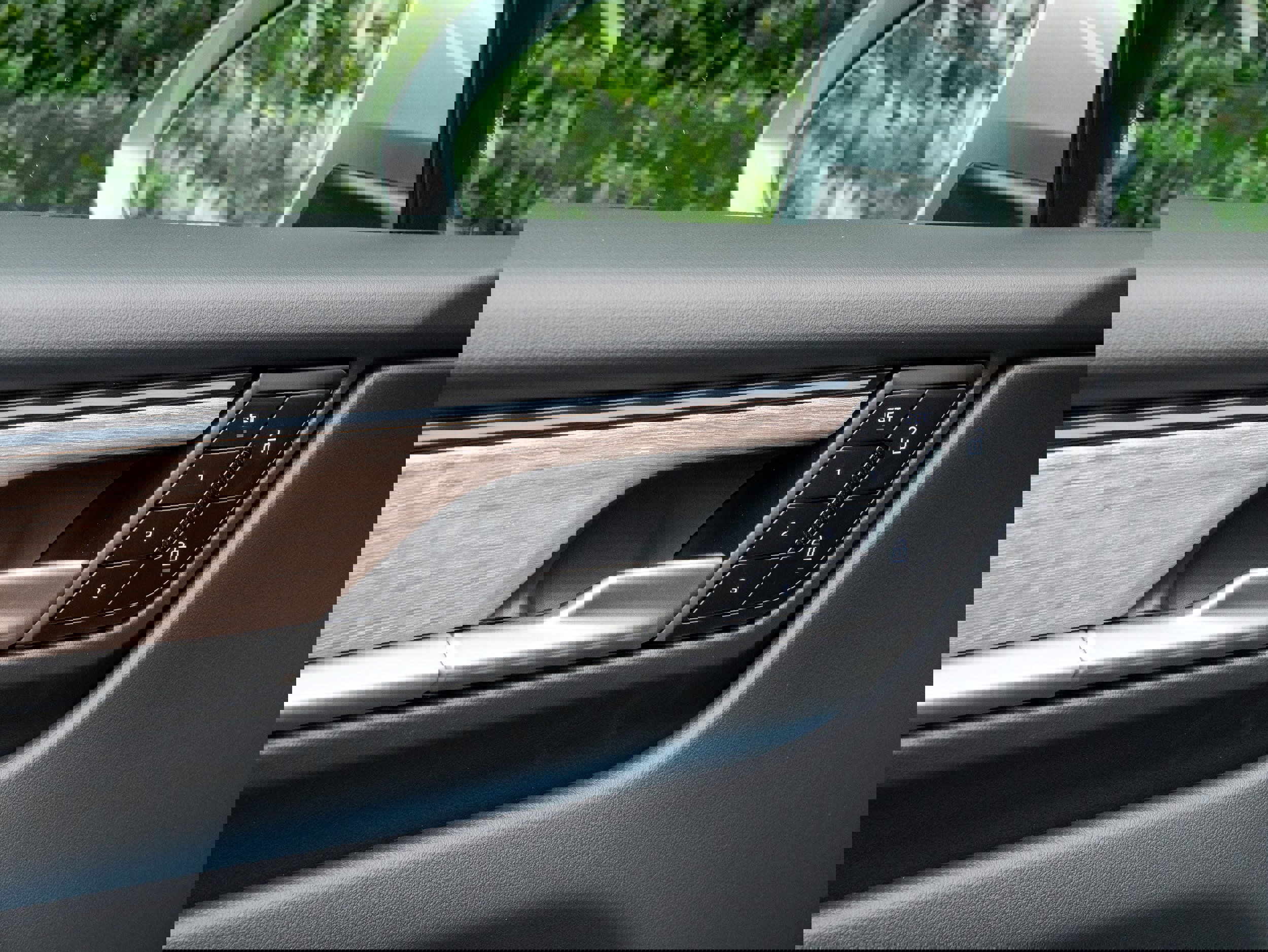 New 2025 Porsche Macan 4S Electric image 22