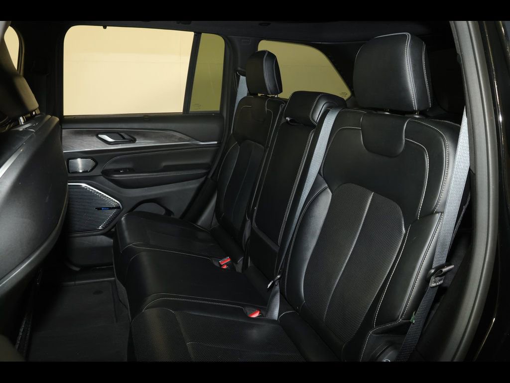 Used 2022 Jeep Grand Cherokee Overland w/ Adv Protech Group III AWD/4WD image 33