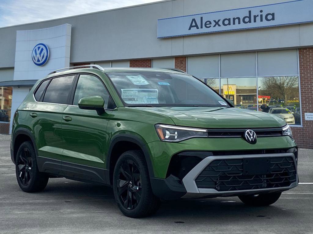 New 2025 Volkswagen Taos SE image 1