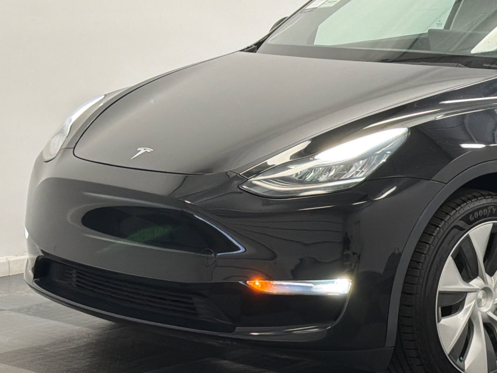 Used 2020 Tesla Model Y Long Range AWD/4WD image 2