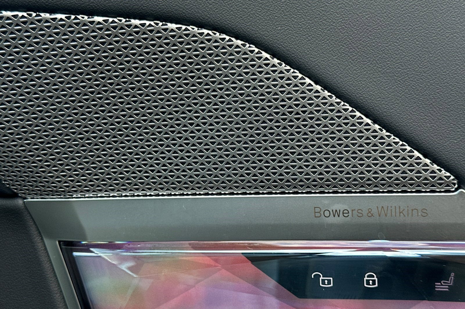 Certified 2025 BMW 740i w/ Premium Package image 21