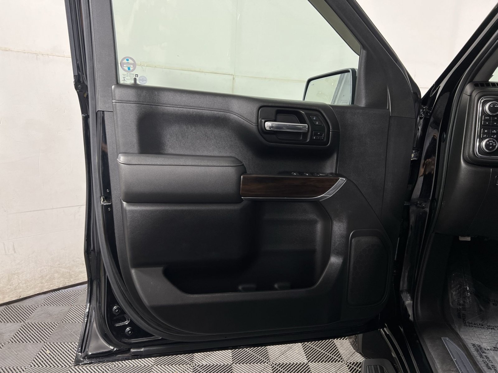 Used 2020 GMC Sierra 1500 SLT w/ SLT Convenience Package AWD/4WD image 14