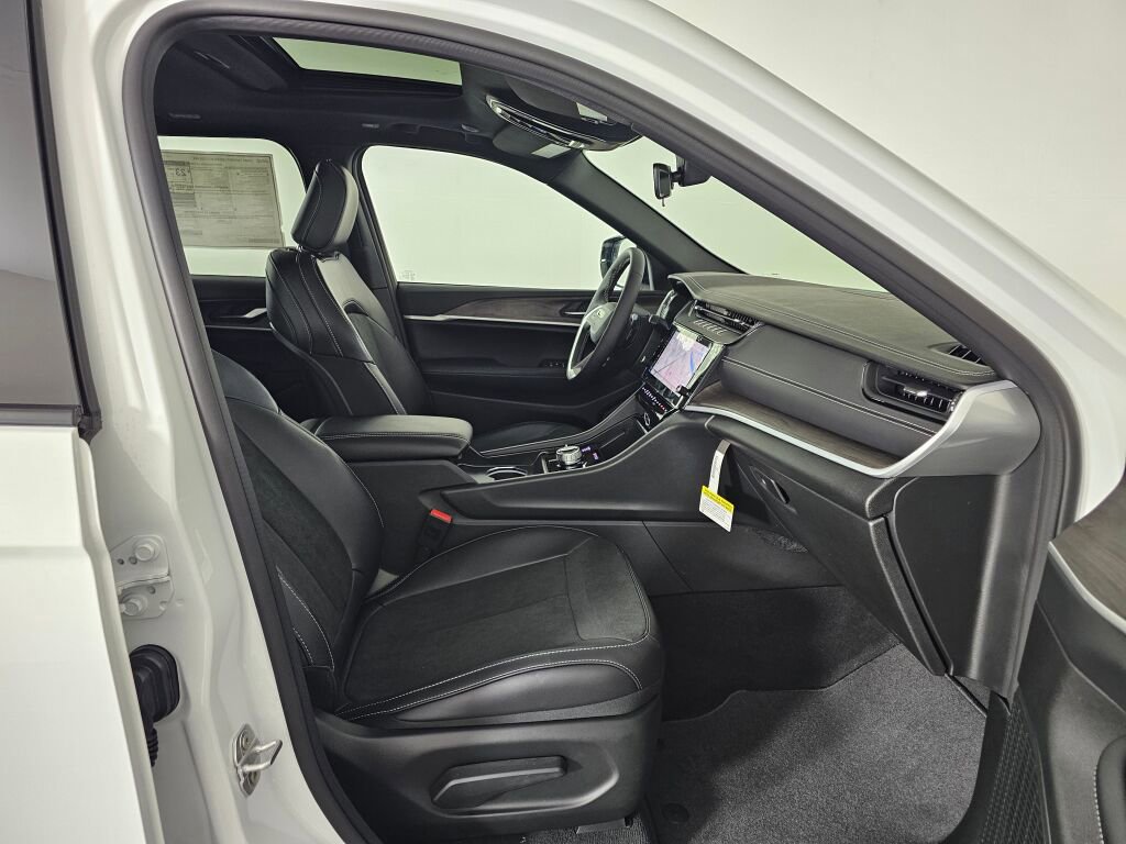 New 2026 Jeep Grand Cherokee Altitude image 37