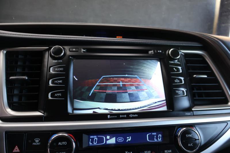 Used 2016 Toyota Highlander Plus AWD/4WD image 18