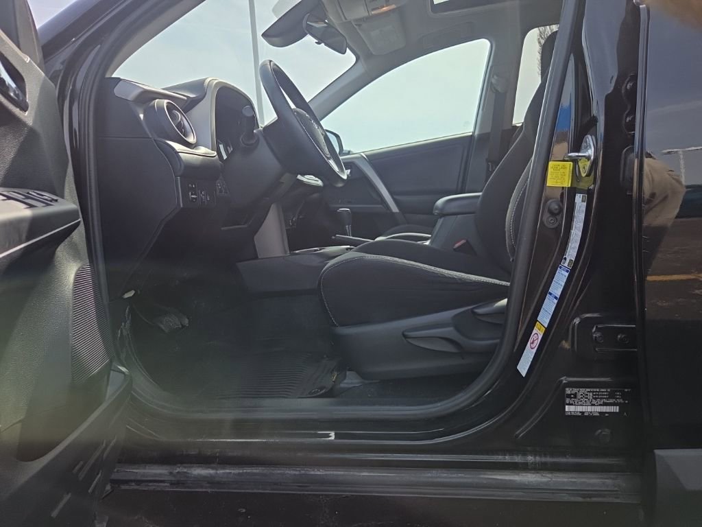 Used 2018 Toyota RAV4 XLE video 2