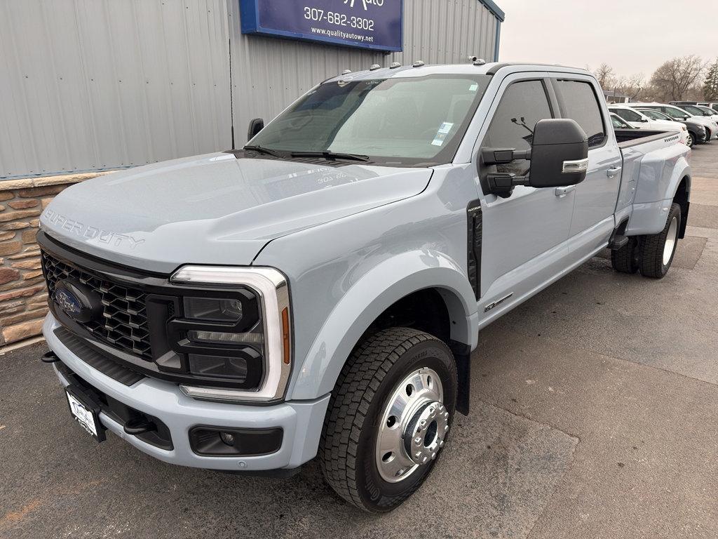 Used 2025 Ford F450 Platinum w/ FX4 Off-Road Package image 2