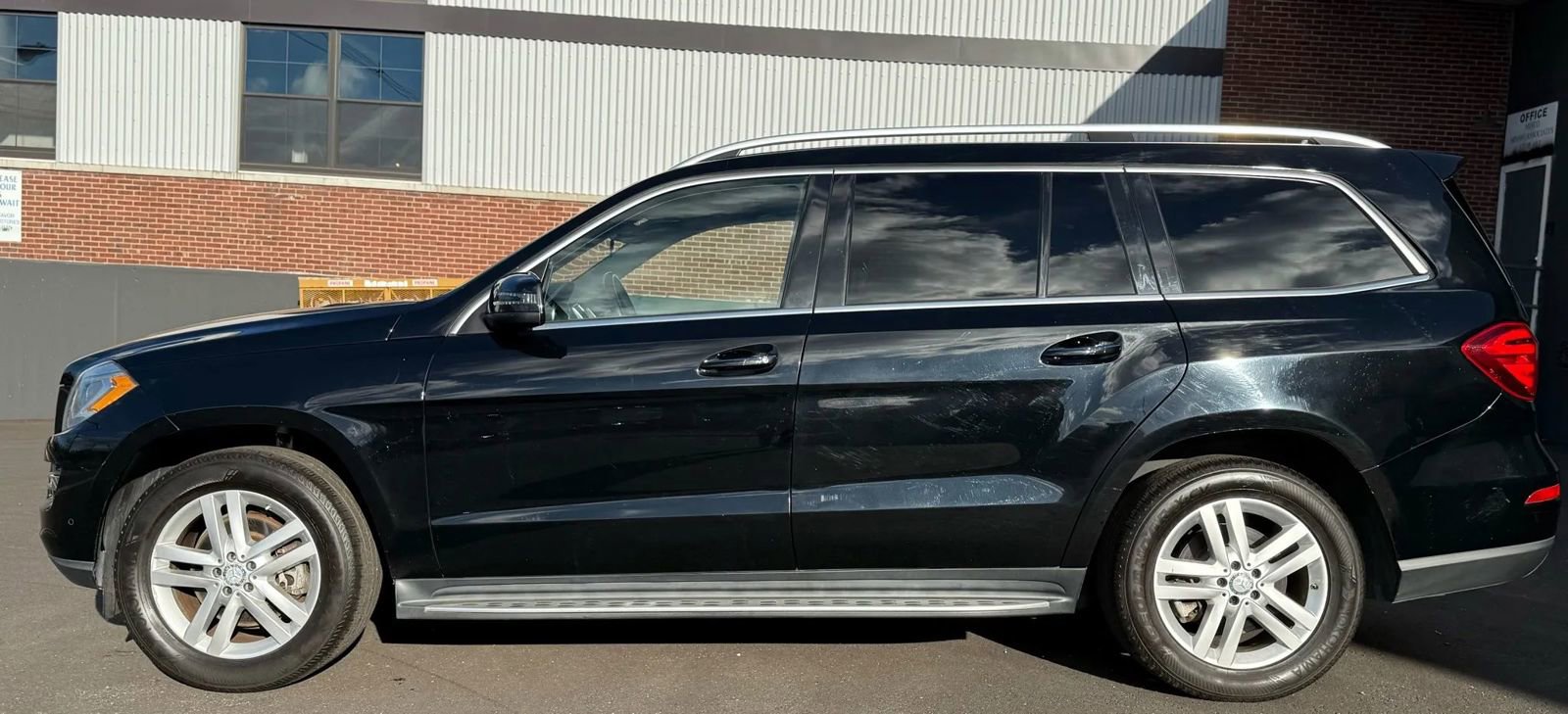 Used 2015 Mercedes-Benz GL 450 4MATIC image 3