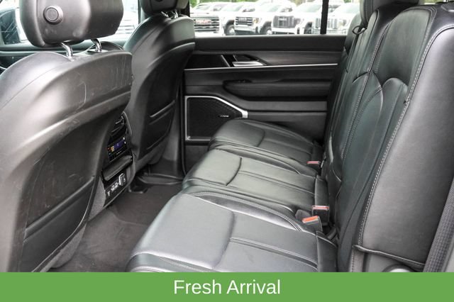 Used 2024 Jeep Wagoneer L Series II w/ Flexible Seating Group AWD/4WD image 14