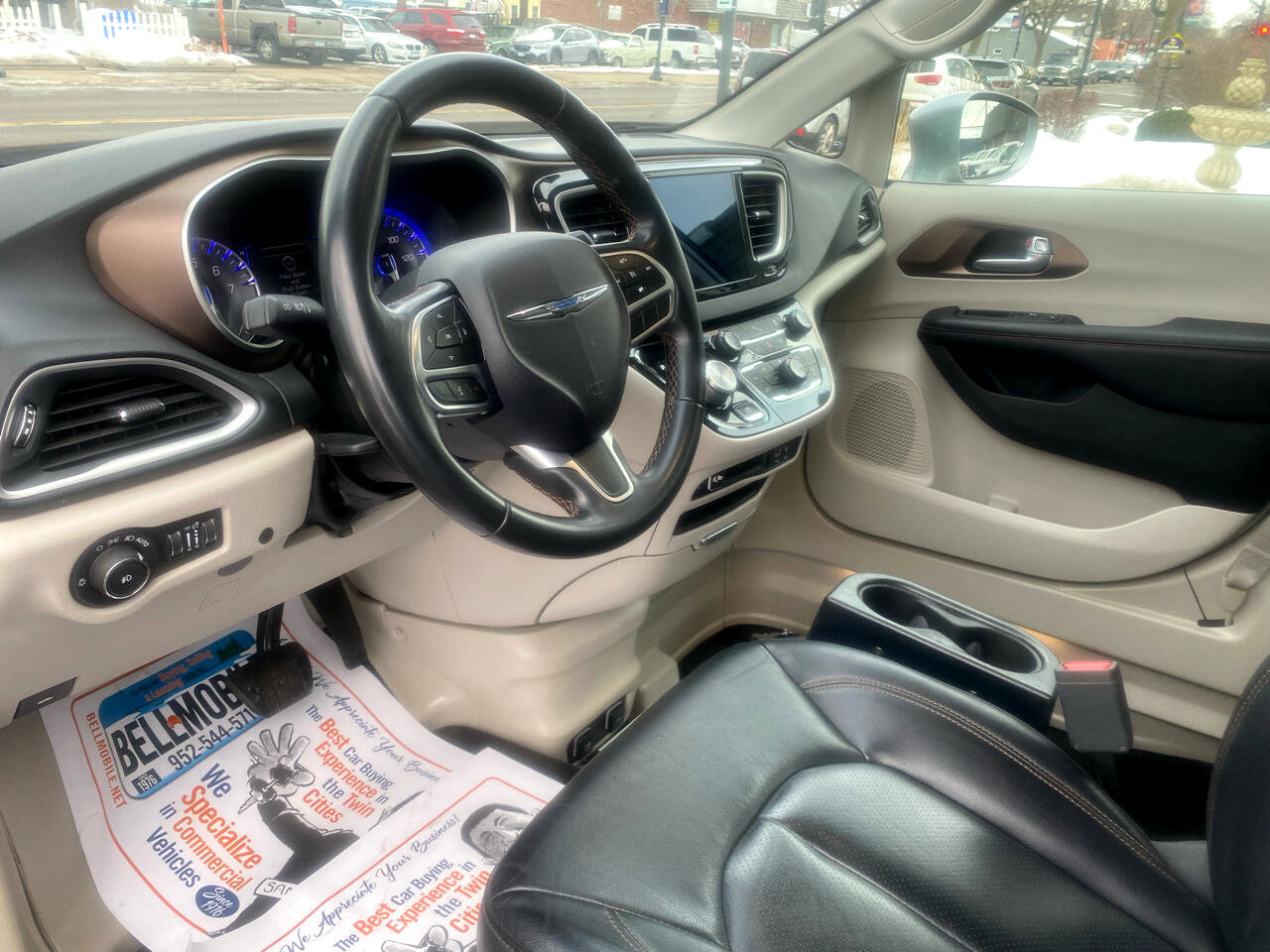 Used 2018 Chrysler Pacifica Touring-L w/ Tire & Wheel Group image 13