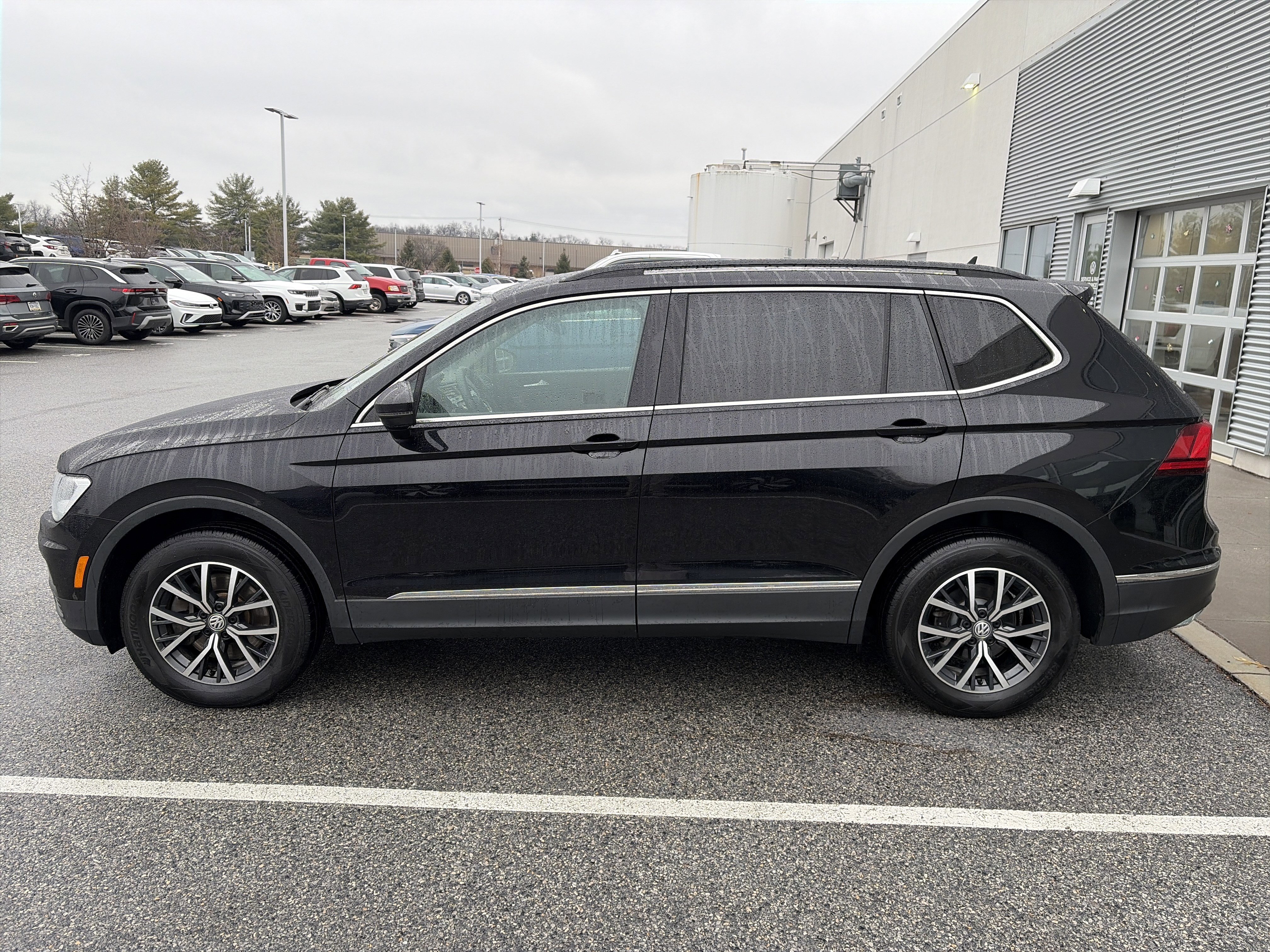 Used 2020 Volkswagen Tiguan SE image 8