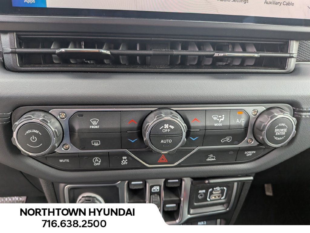 Used 2026 Jeep Wrangler Unlimited Rubicon AWD/4WD image 14