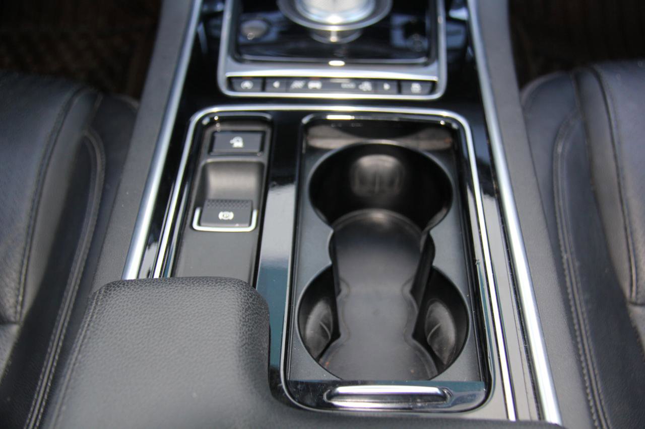 Used 2016 Jaguar XF Prestige RWD image 19