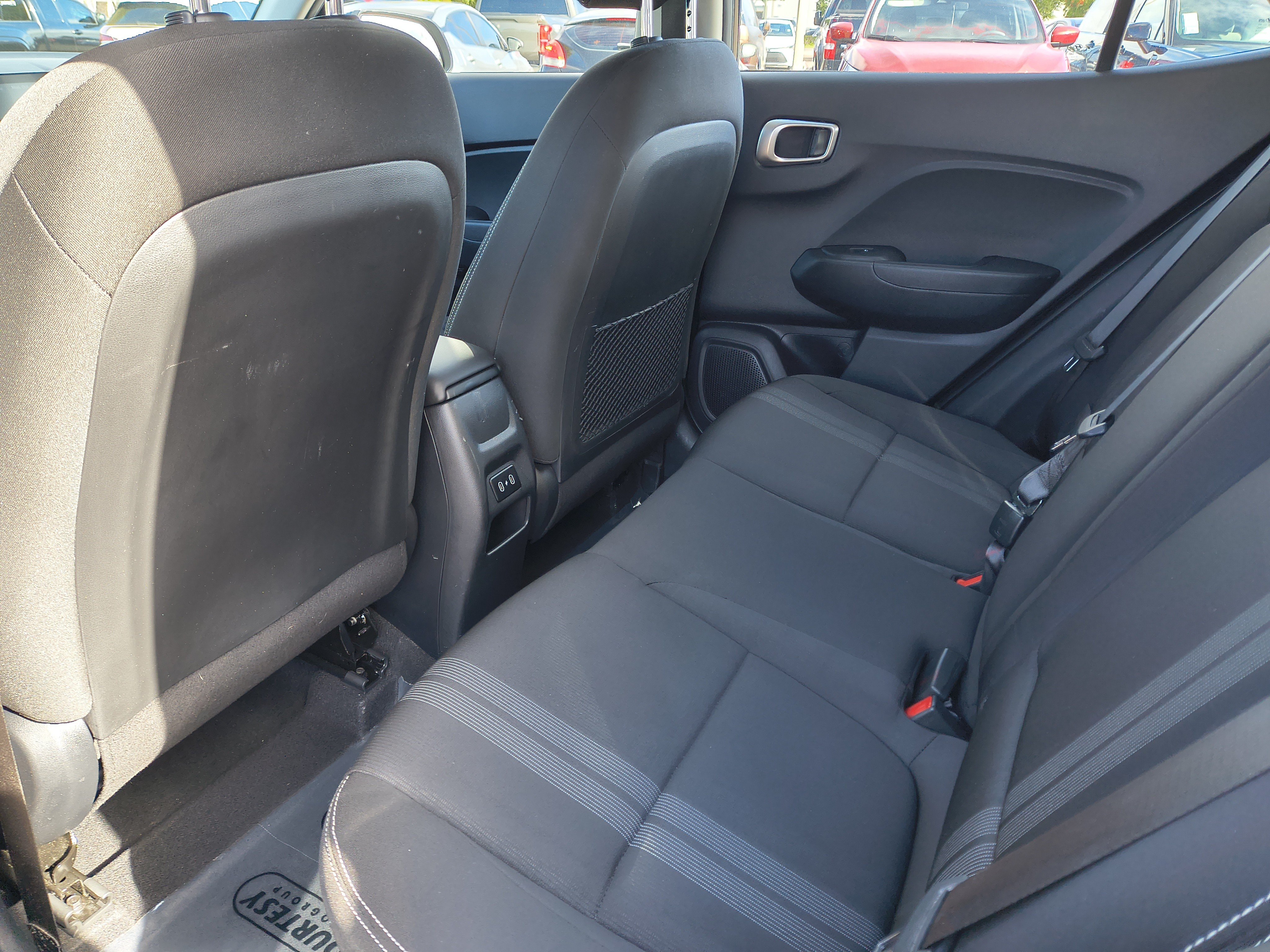 Used 2024 Hyundai Venue SEL FWD image 16