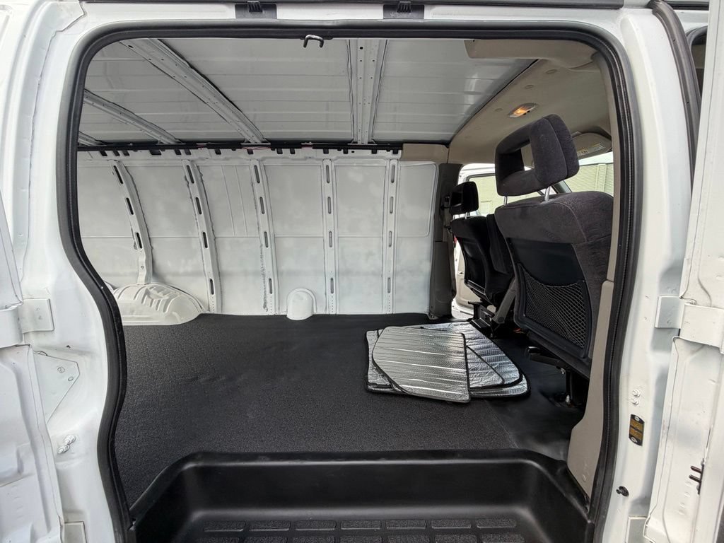 Used 2014 Chevrolet Express 2500 Extended RWD image 39