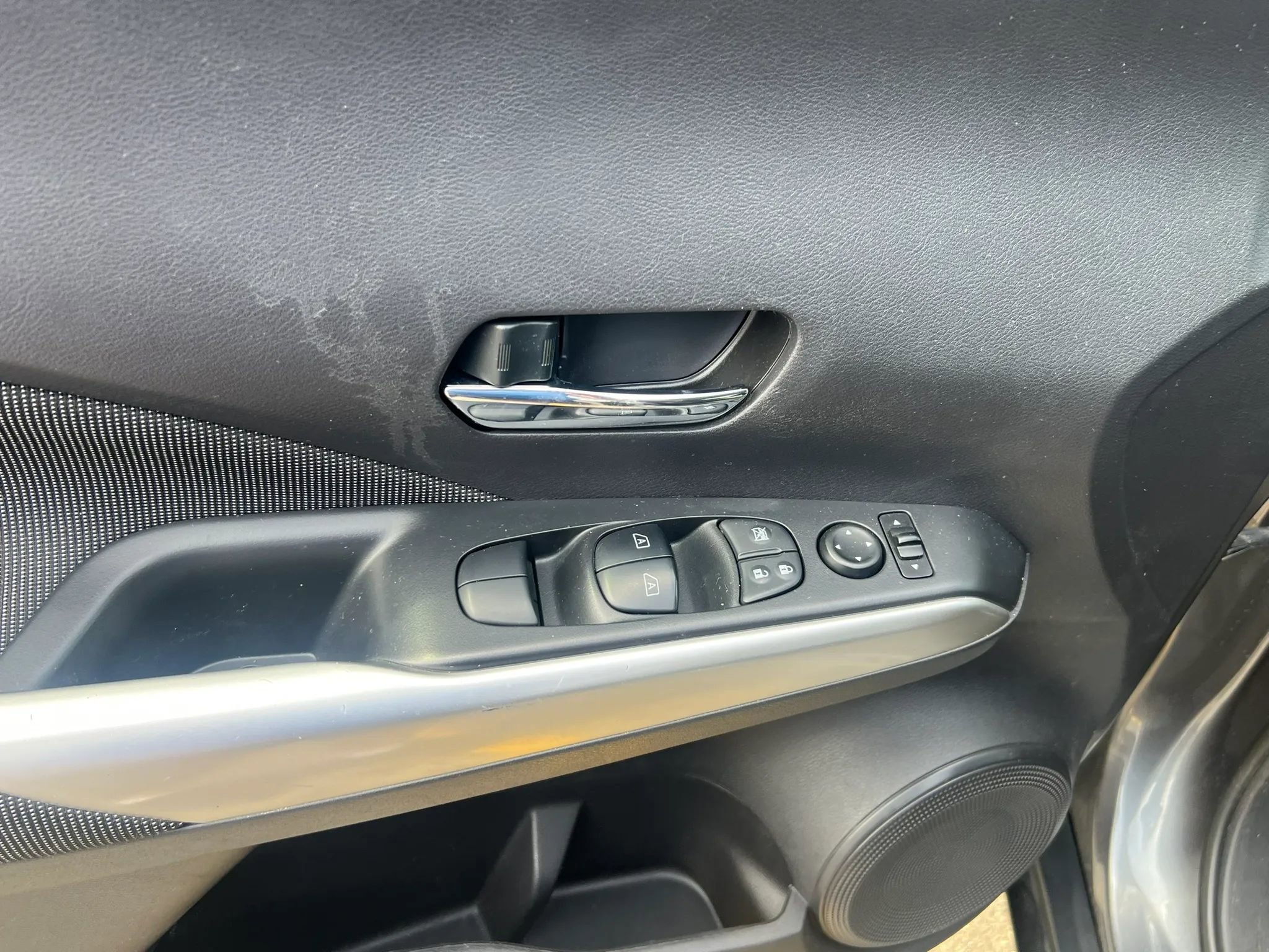 Used 2019 Nissan Kicks SV FWD image 12
