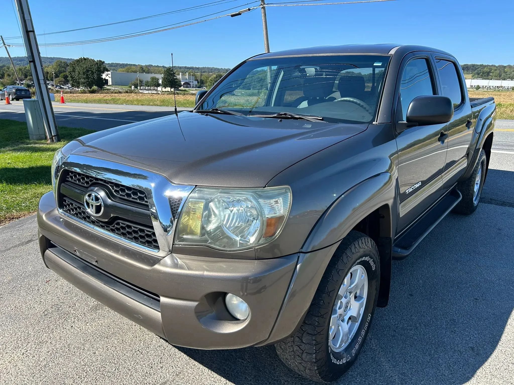 Used 2011 Toyota Tacoma 4x4 Double Cab w/ TRD Off-Road Pkg image 5